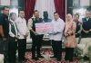 Bupati Choirul Huda Komandoi Penyerahan Bantuan Ke Sumatera Barat